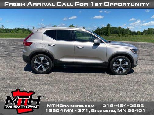 Bright Dusk Metallic 2024 Volvo XC40 B5 Plus Bright Theme