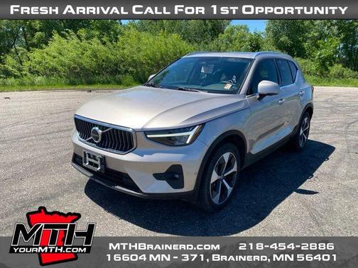 Bright Dusk Metallic 2024 Volvo XC40 B5 Plus Bright Theme