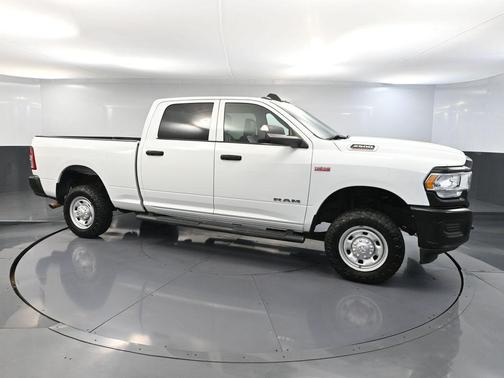 2022 RAM 2500 Tradesman Crew Cab 4x4 6'4' Box