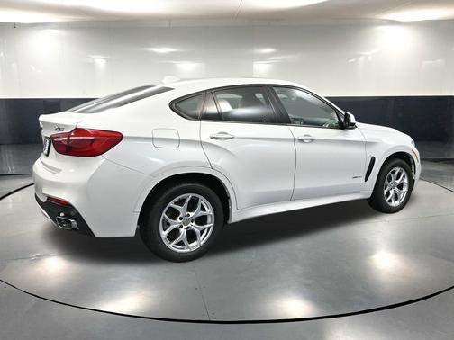 Mineral White Metallic 2019 BMW X6 xDrive35i