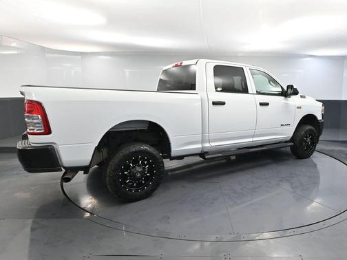 2022 RAM 2500 Tradesman Crew Cab 4x4 6'4' Box