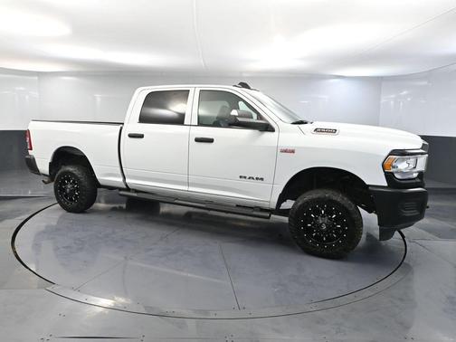 2022 RAM 2500 Tradesman Crew Cab 4x4 6'4' Box