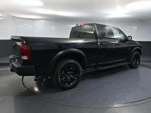 Diamond Black Crystal Pearlcoat 2024 RAM 1500 Classic Warlock Quad Cab 4x4 6'4' Box