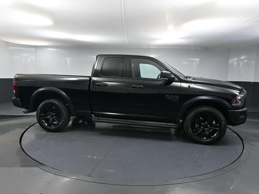 Diamond Black Crystal Pearlcoat 2024 RAM 1500 Classic Warlock Quad Cab 4x4 6'4' Box