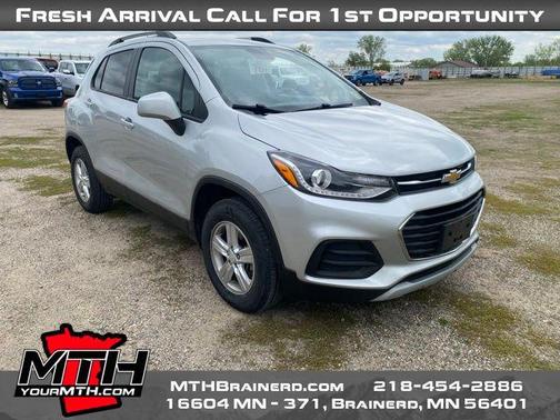 Silver Ice Metallic 2022 Chevrolet Trax LT