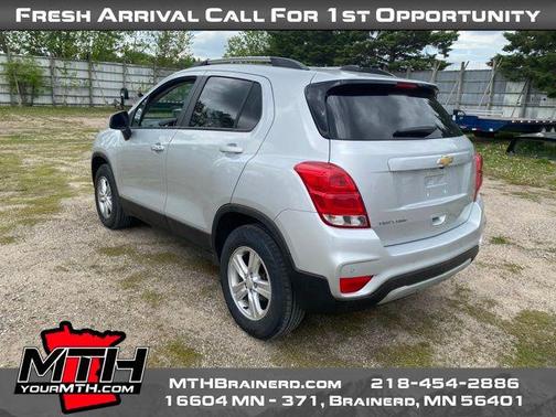 Silver Ice Metallic 2022 Chevrolet Trax LT