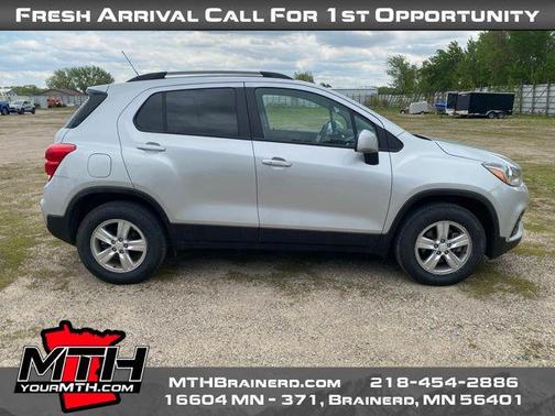 Silver Ice Metallic 2022 Chevrolet Trax LT