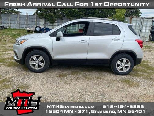 Silver Ice Metallic 2022 Chevrolet Trax LT