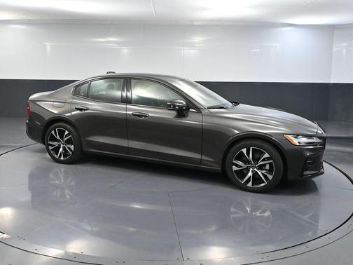Platinum Grey Metallic 2024 Volvo S60 B5 Core Dark Theme