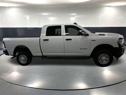 2022 RAM 2500 Tradesman Crew Cab 4x4 6'4' Box