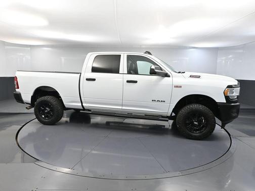 Bright White Clearcoat 2022 RAM 2500 Tradesman Crew Cab 4x4 6'4' Box