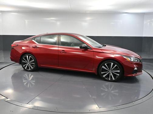 2019 Nissan Altima 2.0 SR