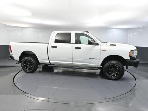 2022 RAM 2500 Tradesman Crew Cab 4x4 6'4' Box