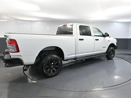 2022 RAM 2500 Tradesman Crew Cab 4x4 6'4' Box