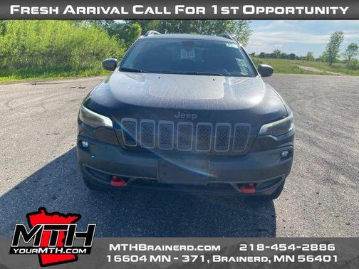 Diamond Black Crystal Pearlcoat 2019 Jeep Cherokee Trailhawk