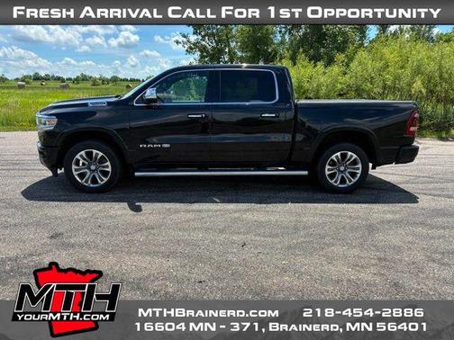 Diamond Black Crystal Pearlcoat 2022 RAM 1500 Longhorn