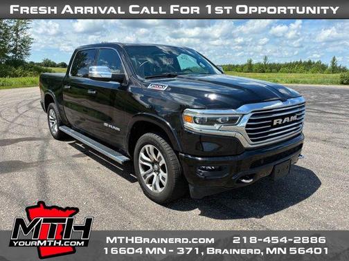 Diamond Black Crystal Pearlcoat 2022 RAM 1500 Longhorn