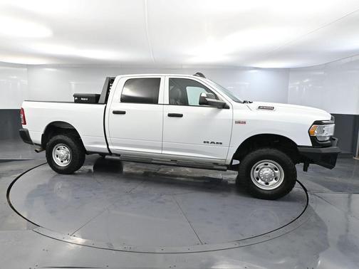 2022 RAM 2500 Tradesman Crew Cab 4x4 6'4' Box