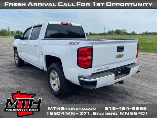 Summit White 2017 Chevrolet Silverado 1500 2LT