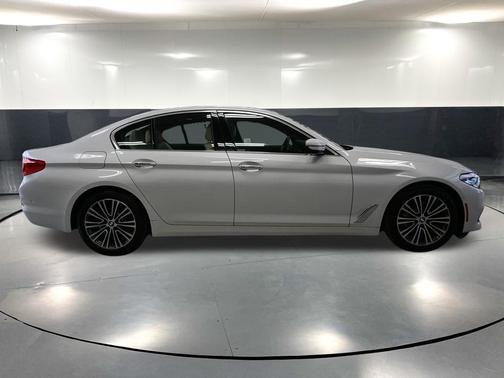 Mineral White Metallic 2017 BMW 530 xDrive