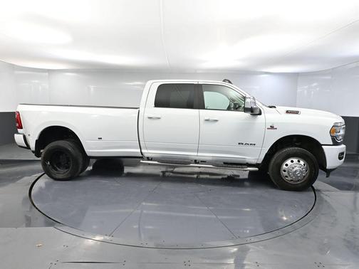 2024 RAM 3500 Laramie Crew Cab 4x4 8' Box