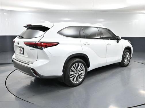 2023 Toyota Highlander Hybrid Platinum
