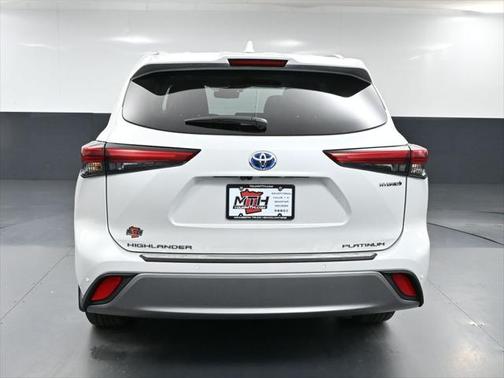 2023 Toyota Highlander Hybrid Platinum