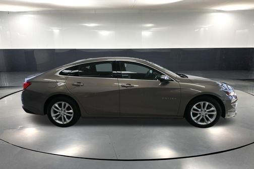 Pepperdust Metallic 2017 Chevrolet Malibu 1LT