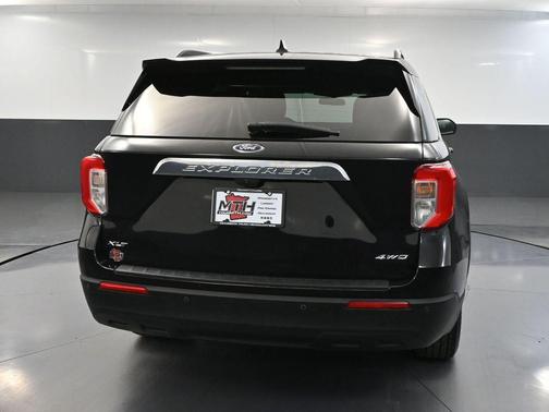AGATE BLACK METALLIC 2022 Ford Explorer XLT