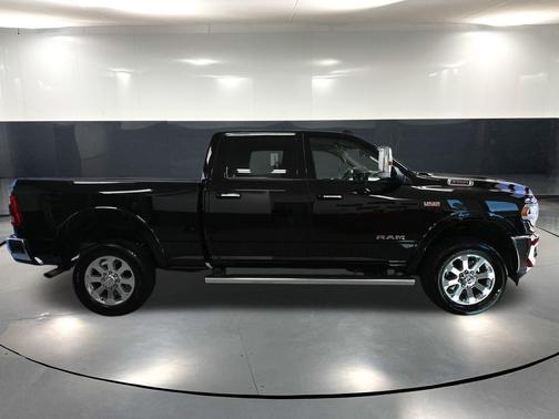 2022 RAM 2500 Laramie Crew Cab 4x4 6'4' Box
