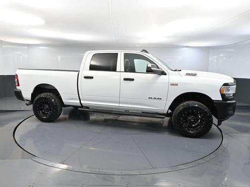 2022 RAM 2500 Tradesman Crew Cab 4x4 6'4' Box