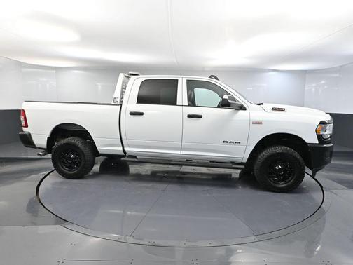 2022 RAM 2500 Tradesman Crew Cab 4x4 6'4' Box