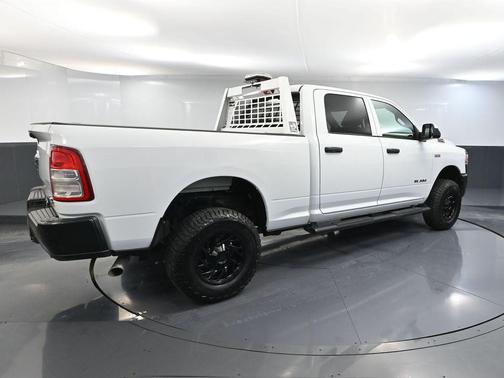 2022 RAM 2500 Tradesman Crew Cab 4x4 6'4' Box
