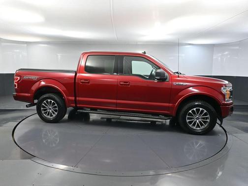 RUBY RED METALLIC TINTED CC 2019 Ford F-150 XLT