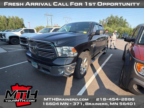 Brilliant Black Crystal Pearlcoat 2019 RAM 1500 Big Horn