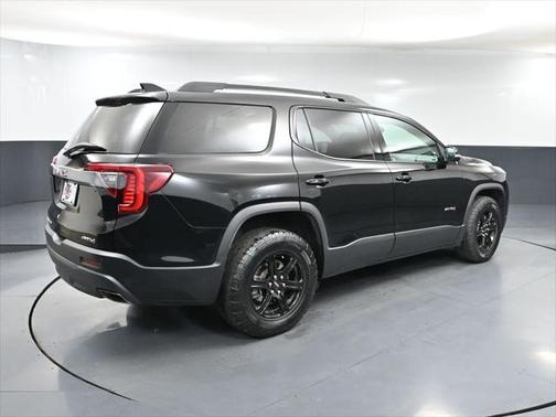 2022 GMC Acadia AWD AT4