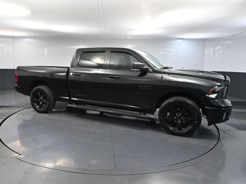 Brilliant Black Crystal Pearl 2018 RAM 1500 Big Horn