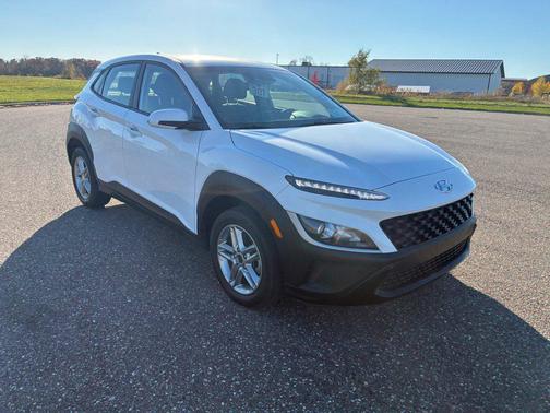 Lunar White 2023 Hyundai KONA SE