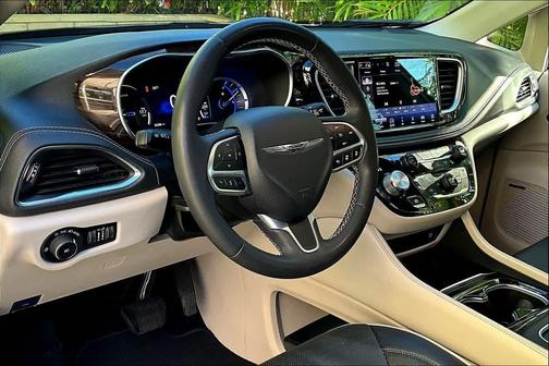 2022 Chrysler Pacifica Hybrid Limited