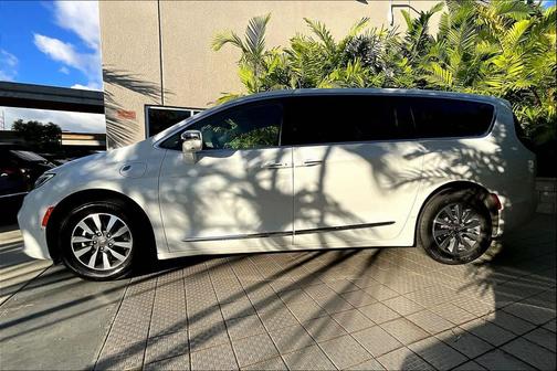 2022 Chrysler Pacifica Hybrid Limited