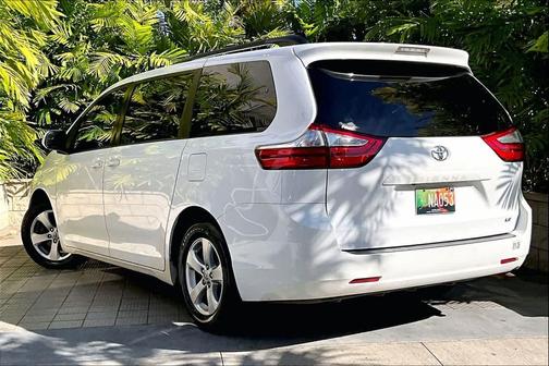 2016 Toyota Sienna LE