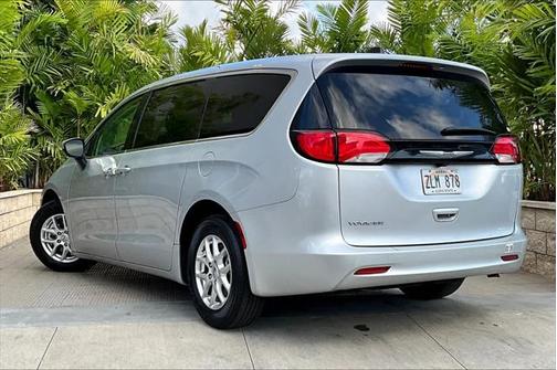 2022 Chrysler Voyager LX
