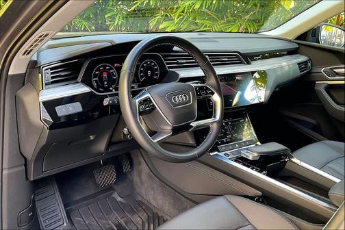 2021 Audi e-tron Premium