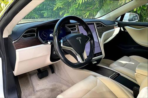 Pearl White Multi-Coat 2017 Tesla Model S RWD