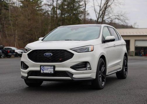 White Metallic 2022 Ford Edge ST
