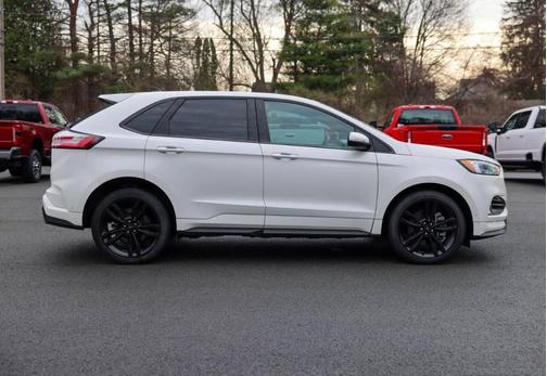 White Metallic 2022 Ford Edge ST