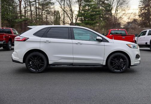 White Metallic 2022 Ford Edge ST