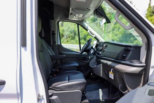 2025 Ford Transit-250 148 WB Medium Roof Cargo