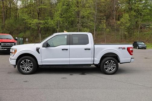 White Metallic 2022 Ford F-150 XL
