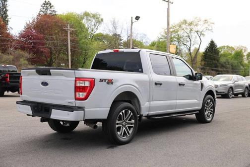White Metallic 2022 Ford F-150 XL